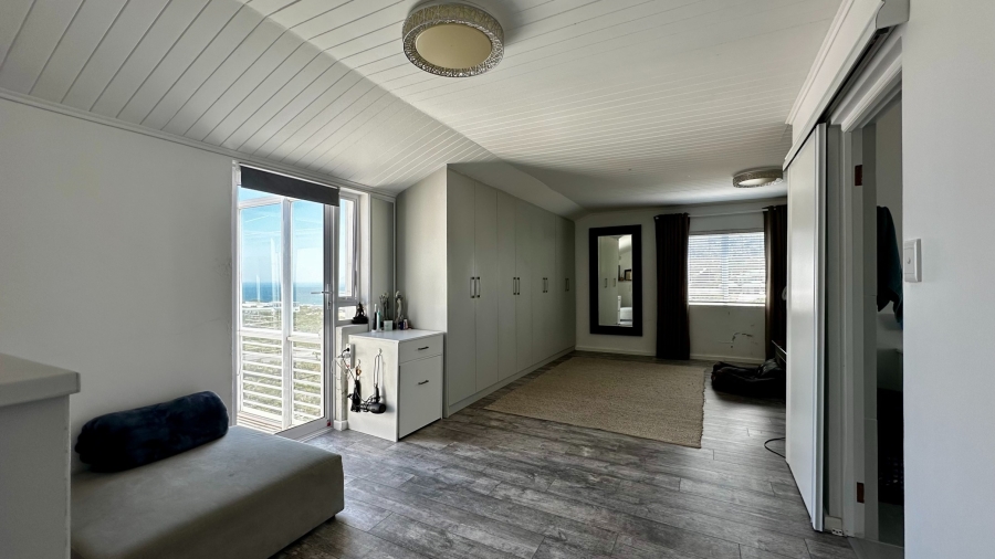 5 Bedroom Property for Sale in Rooi Els Western Cape